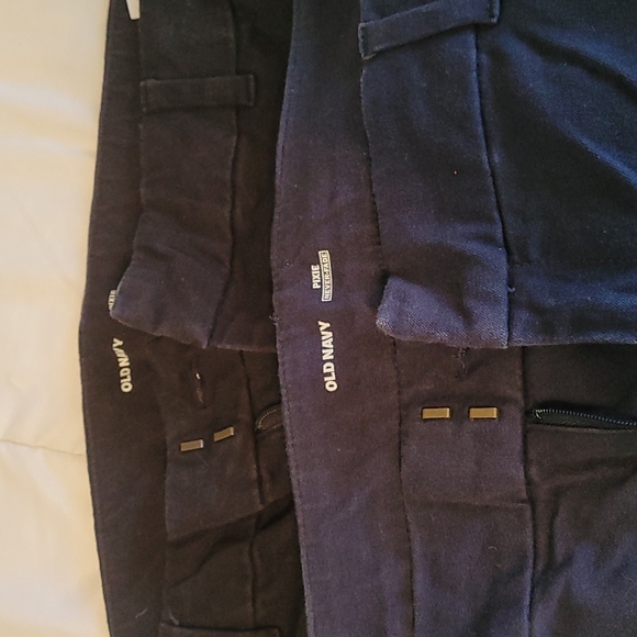 2 for 1 Old Navy Ponte pixie capris - Picture 3 of 4